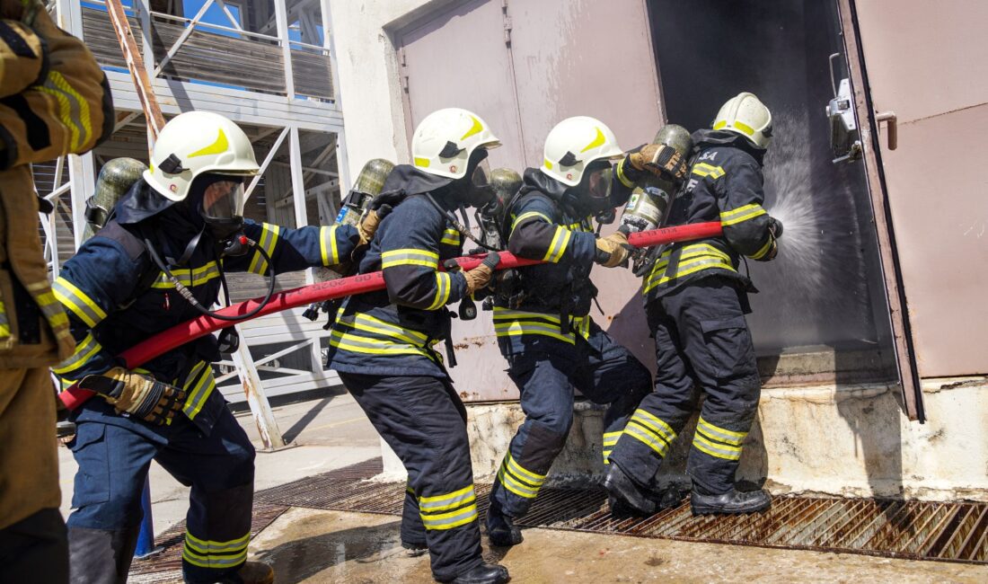 İzmir Büyükşehir Belediyesi İtfaiyesi, Manisa Büyükşehir Belediyesi İtfaiye ekiplerini ağırlayarak