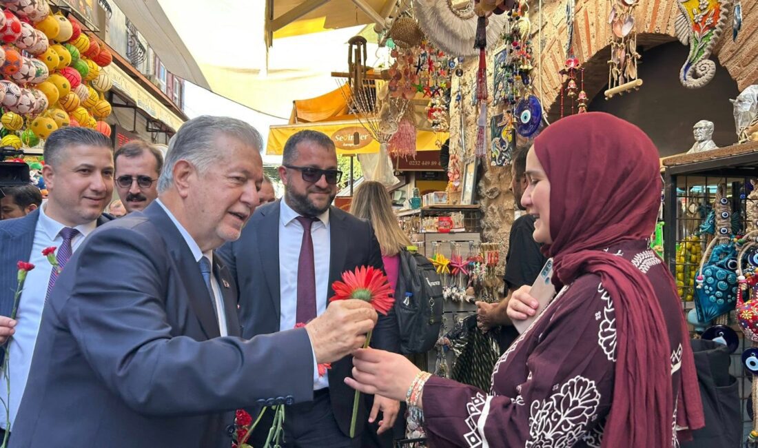 İzmir’de Ahilik Haftası Festival Tadında Kutlandı: Esnaf ve Protokol Bir Araya Geldi İzmir’de 38. Ahilik Haftası, esnaf korteji, halk oyunları gösterileri ve