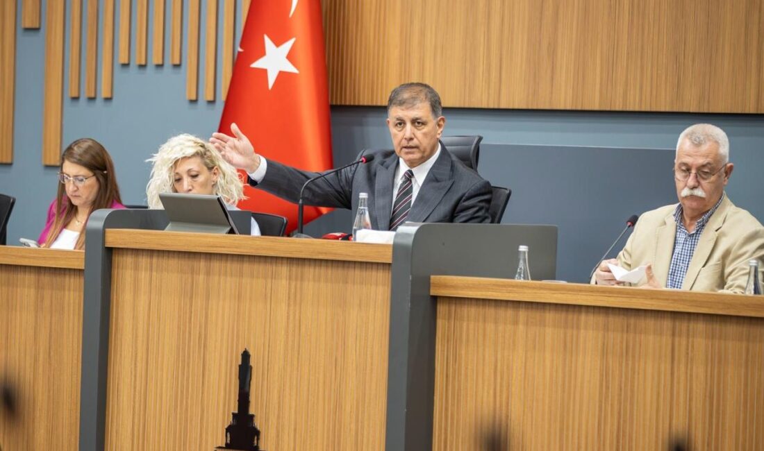 İzmir’de Çöp Tesisi Tartışması Meclise Taştı: Başkan Tugay’dan Birlik Çağrısı İzmir Büyükşehir Belediye Başkanı Dr. Cemil Tugay, Eylül ayı meclis