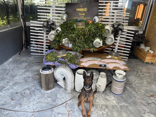 İzmir Polisi Uyuşturucuya Geçit Vermiyor