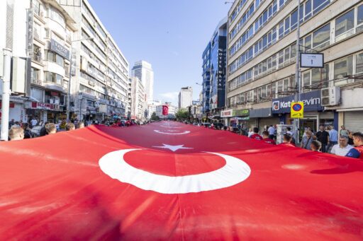 350 Metrelik Türk bayrağı