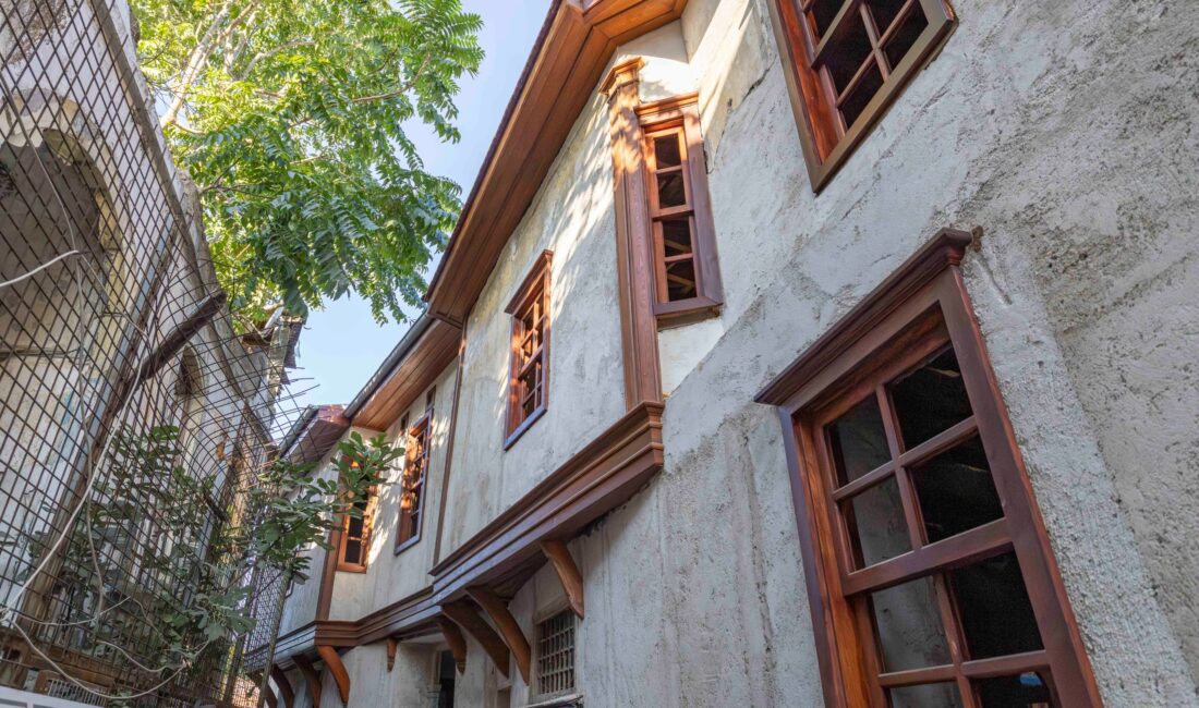 İzmir Büyükşehir Belediye Başkanı Dr. Cemil Tugay, Basmane ve Kemeraltı’nda