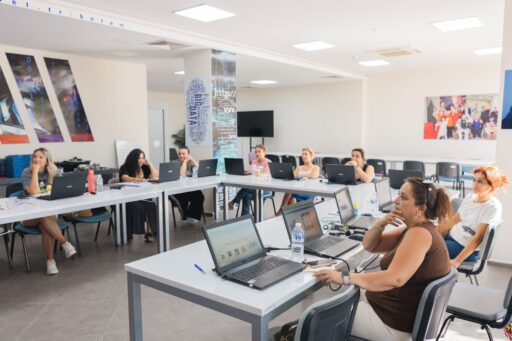 Kadınlar Dijitalde Parlıyor Balçova