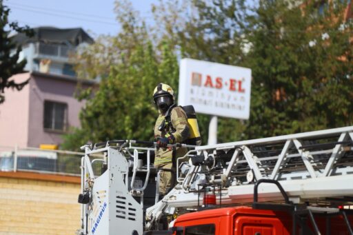Karabağlar Belediyesi ve İzmir Büyükşehir İtfaiyesi iş birliğiyle İtfaiye Haftası