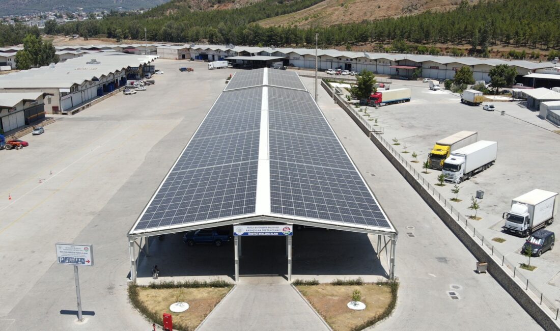 Fethiye Karaçulha Toptancı Hali Ürün Pazarlama Alanı’nın çatısına kurulan 792
