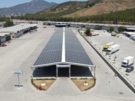 Fethiye Karaçulha Toptancı Hali Ürün Pazarlama Alanı’nın çatısına kurulan 792