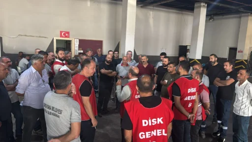 Karşıyaka Belediyesi'nde Maaş Krizi Derinleşiyor İşçiler Grevde, Kent Hizmetleri Aksadı