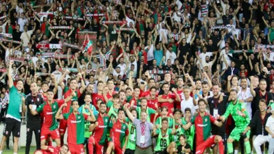 3'üncü Lig 4'üncü Grup'ta mücadele eden Karşıyaka, Balıkesirspor'u 2-1 yenerek