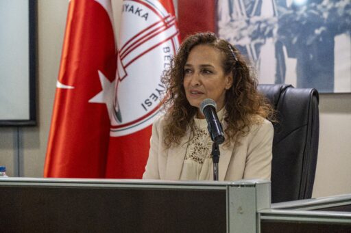 Karşıyaka Belediye Başkanı Yıldız Ünsal, belediyenin mali darboğazını ve borç