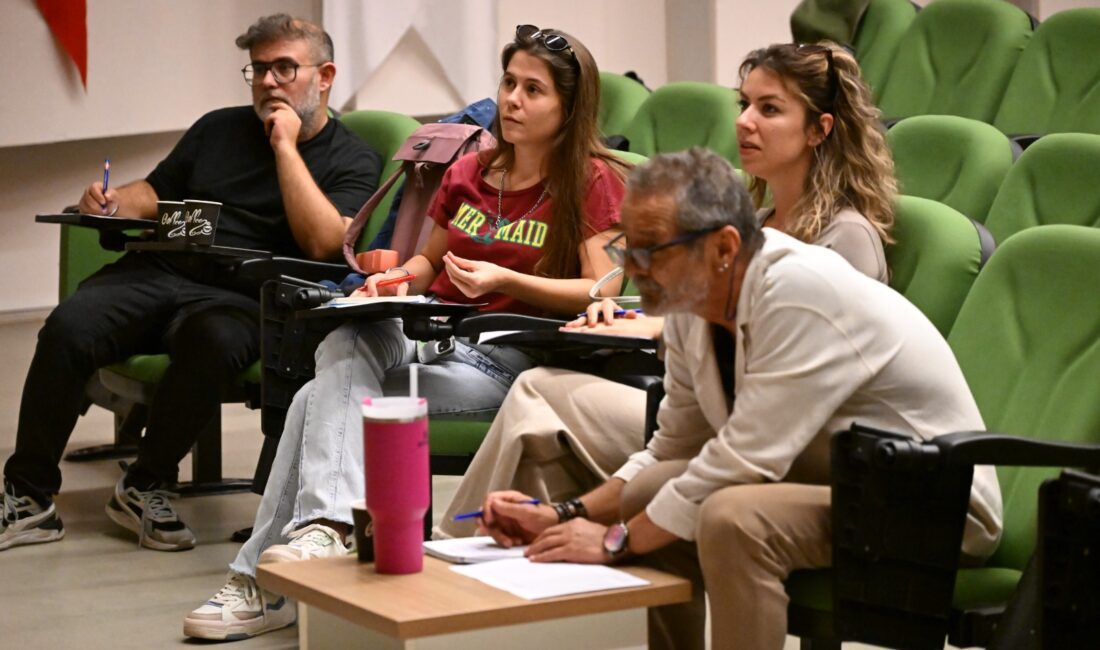 Manisa Büyükşehir Belediyesi Konservatuarı'nın 6 branştaki sınavları devam ederken, yoğun