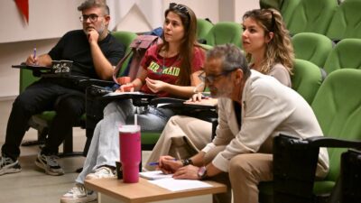 Manisa Büyükşehir Belediyesi Konservatuarı'nın 6 branştaki sınavları devam ederken, yoğun