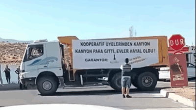 İzmir Büyükşehir Belediyesi'ne yönelik kooperatif yolsuzluğu davası devam ederken, mahkeme