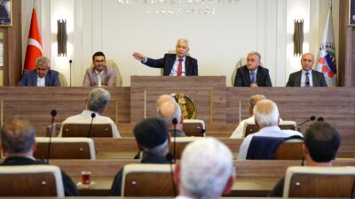 Kemalpaşa Belediye Başkanı Mehmet Türkmen, muhtarların altyapı, park ve sosyal