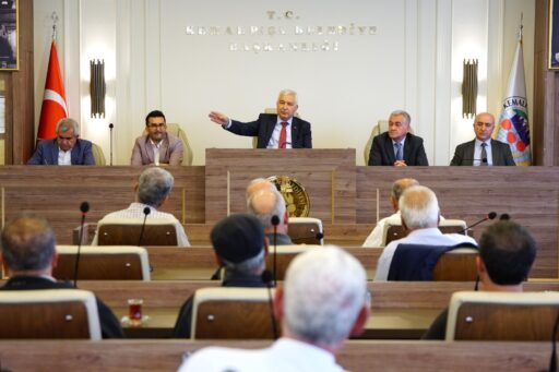 Kemalpaşa Belediye Başkanı Mehmet Türkmen, muhtarların altyapı, park ve sosyal