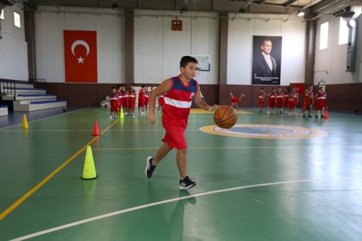 Menderes'te Genç Yetenekler Sahneye Çıkıyor Kış Spor Okulları Kayıtları Başladı!