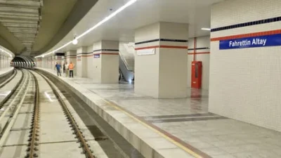 İzmir Fahrettin Altay metro hattında çalışan işçiler, işleri bitmesine rağmen