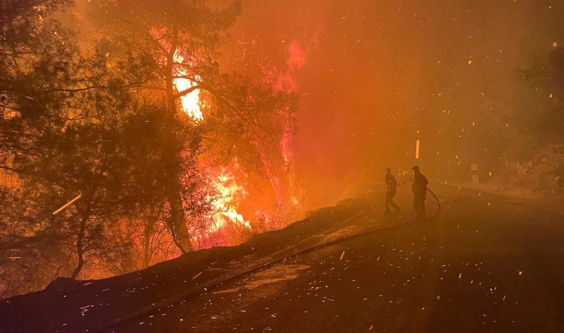 Muğla’da Gece Yarısı Çifte Orman Yangını: Köyceğiz ve Milas Alevlerle Boğuşuyor Muğla'nın Köyceğiz ve Milas ilçelerinde gece yarısı başlayan orman yangını,