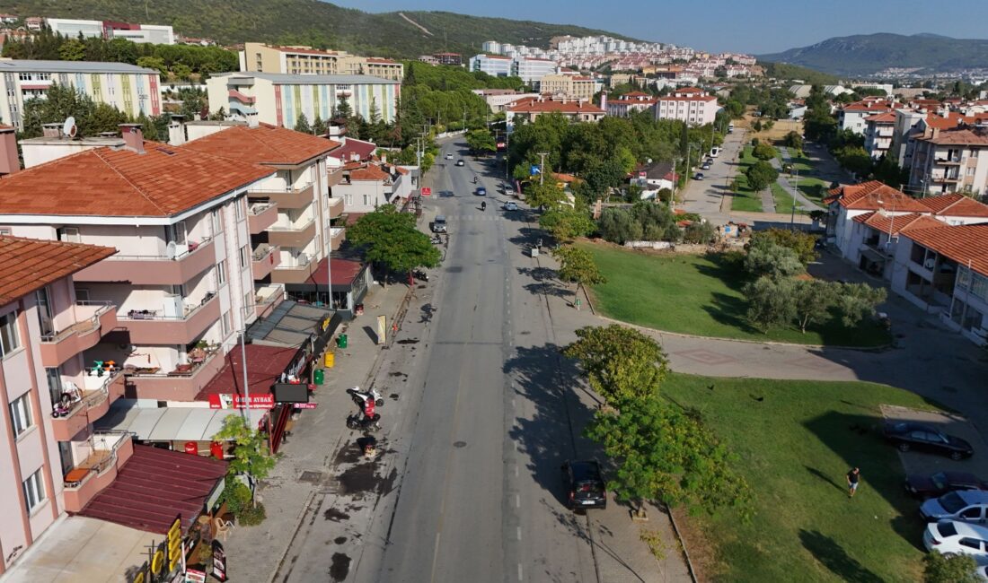 Muğla Büyükşehir Belediyesi, Temiz ve Yaşanabilir Bir Çevre İçin 13 İlçede Kapsamlı Temizlik Çalışmalarını Sürdürüyor Muğla Büyükşehir Belediyesi, 13 ilçede kapsamlı temizlik çalışmalarıyla daha sağlıklı