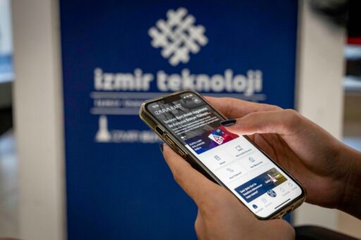 Bu yenilikçi uygulama sayesinde öğrenciler, artık fiziksel kart çıkarmakla uğraşmadan,