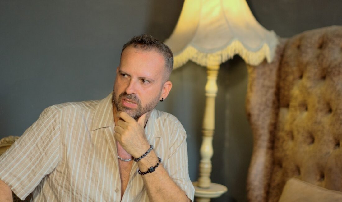 Müzikonair CEO’su Özcan Beylan’dan müthiş Çıkış: İlk Single’ı “Bas Git” Yayında! Müzikonair CEO'su Özcan Beylan, ilk single'ı