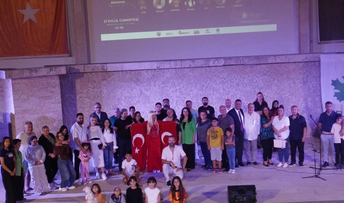 İzmir'in Menderes ilçesinde, Özcan Beylan'ın organize ettiği konserle sokak hayvanları