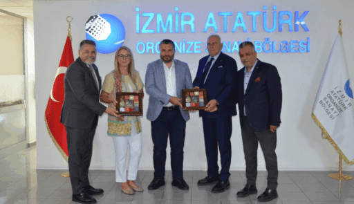İzmir Atatürk Organize Sanayi Bölgesi'nde (İAOSB) düzenlenen zirvede Sanayi ve