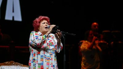 İzmir Enternasyonal Fuarı Çim Konserleri'nde Selda Bağcan rüzgarı esti! Usta