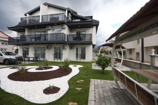 Muğla Büyükşehir Belediyesi'nin Seydikemer'de hayata geçirdiği Gençlik Evi, öğrencilere güvenli,