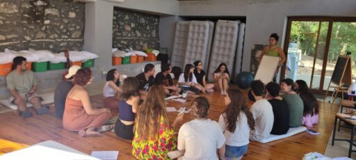 Taş, Ses, Beden Atölyesi ile Gençler Doğadan İlham Alarak Seslerini Keşfediyor