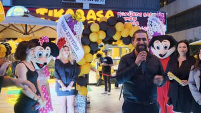 İzmir'in sevilen lezzet durağı TıkaBasa Port, Bostanlı'daki yeni şubesinin açılışını