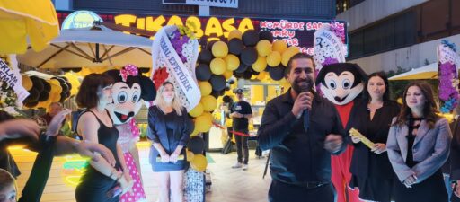 İzmir'in sevilen lezzet durağı TıkaBasa Port, Bostanlı'daki yeni şubesinin açılışını