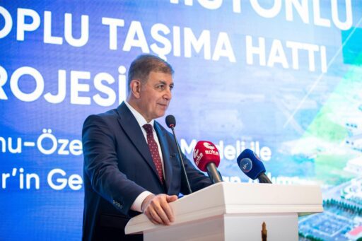 Türkiye’de Bir İlk İzmir’de Kadın Şoförlerin Kullandığı Otobüsler Enerjisini Rüzgâr ve Güneşten Alıyor 