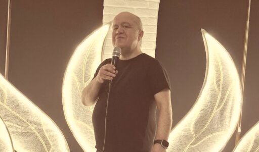 Bilgi ve Teknoloji Konferansı’nda sahne alan ünlü magazinci Habib Aytekin,