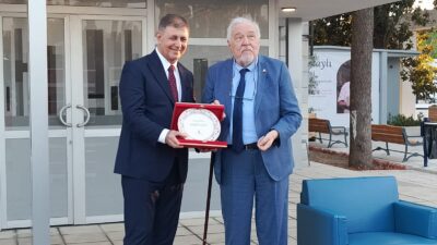 Tarihçi Prof. Dr. İlber Ortaylı’nın adını taşıyan İzmir’in yeni kütüphanesi