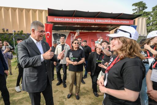 Türkiye’de yapılan pek çok araştırma gençleri toplumun en mutsuz grupları