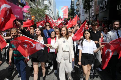 Yılmaz Özdil ve Korcan Karar Karşıyaka’da!