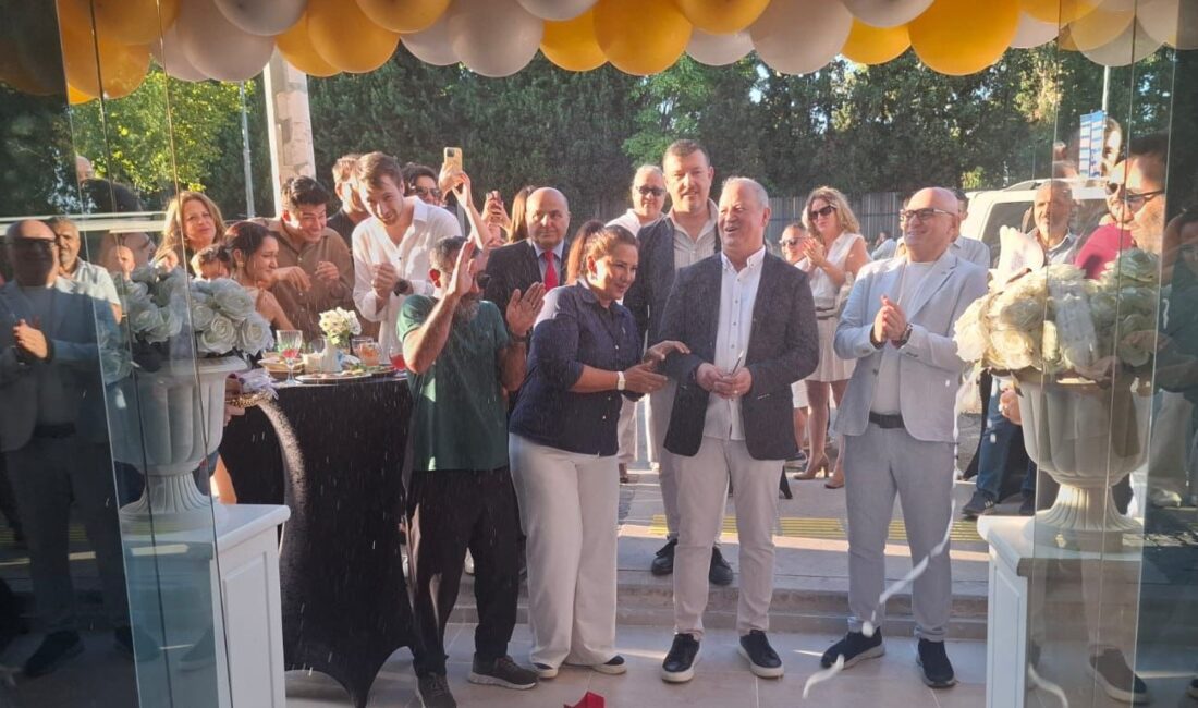 Zümrüt Fotoğrafçılık Göztepe’de Yeni Şubesiyle İzmir’de Büyüyor! Türkiye'nin lider fotoğraf stüdyosu Zümrüt Fotoğrafçılık, İzmir Göztepe'de yeni şubesini