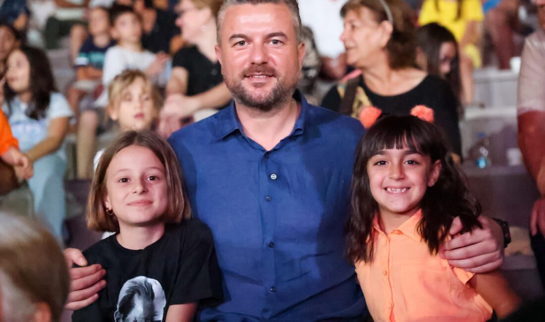  Buca Belediyesi, yeni eğitim dönemi öncesinde çocukları, Cumhuriyet'in kurucusu