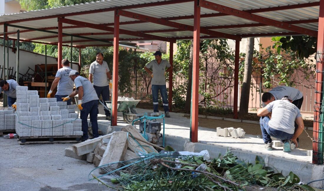 Bayraklı Belediyesi, yeni eğitim-öğretim yılı öncesinde ilçe genelindeki okulların bakım