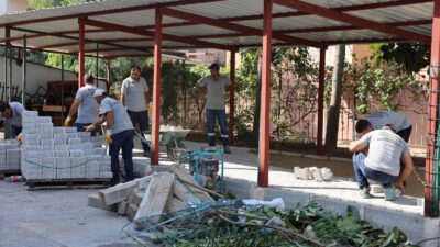 Bayraklı Belediyesi, yeni eğitim-öğretim yılı öncesinde ilçe genelindeki okulların bakım