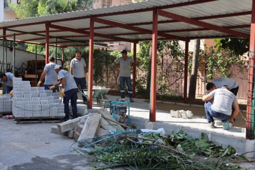 Bayraklı Belediyesi, yeni eğitim-öğretim yılı öncesinde ilçe genelindeki okulların bakım