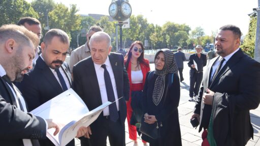 Yüreği yaralı anne Nurgül Göksu, enkazda hayatını kaybeden avukat kızının