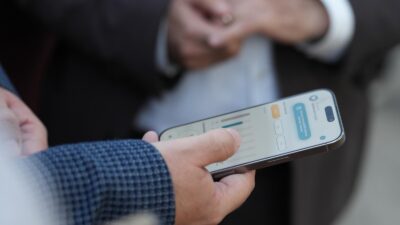 Manisa Büyükşehir Belediyesi'nin yeni mobil uygulaması "Adımla Manisa" tanıtıldı. Adım