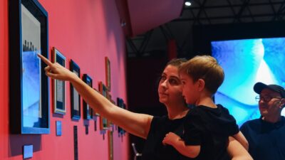 Refik Anadol’un yapay zeka eserleri “Şifanın Algısı” ve “Makine Rüyaları: