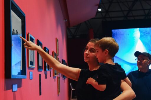 Refik Anadol’un yapay zeka eserleri “Şifanın Algısı” ve “Makine Rüyaları: