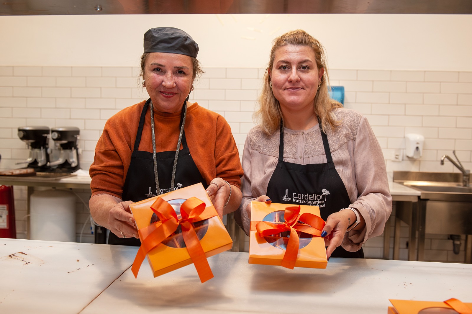 Karşıyaka Belediyesi, LÖSEV gönüllüleriyle “Hayat Bağları” projesi kapsamında lösemili çocuklar