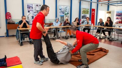 Karşıyaka Belediyesi, Afet Gönüllüleri projesinde ikinci dönem kayıtlarını başlattı. Başkan