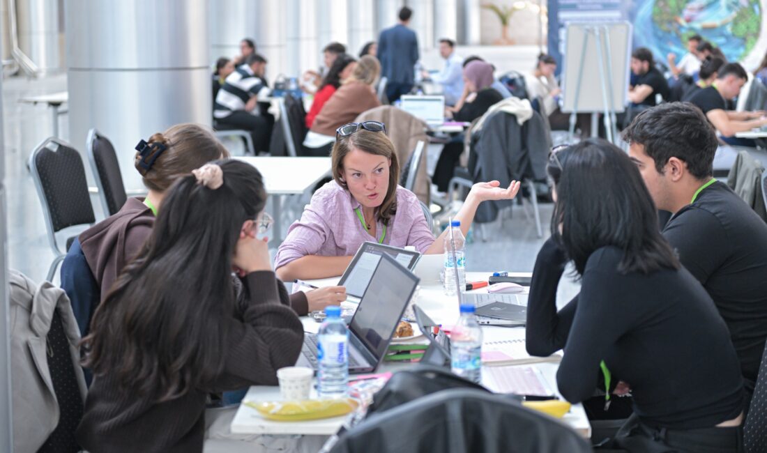 İzmir Büyükşehir Belediyesi ev sahipliğindeki LOGISTECH fuarında düzenlenen DEKATHON 2025’te