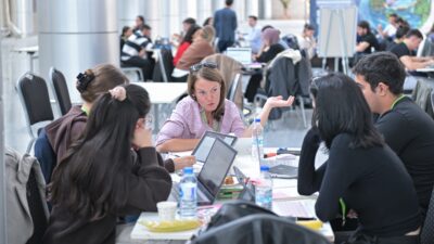 İzmir Büyükşehir Belediyesi ev sahipliğindeki LOGISTECH fuarında düzenlenen DEKATHON 2025’te