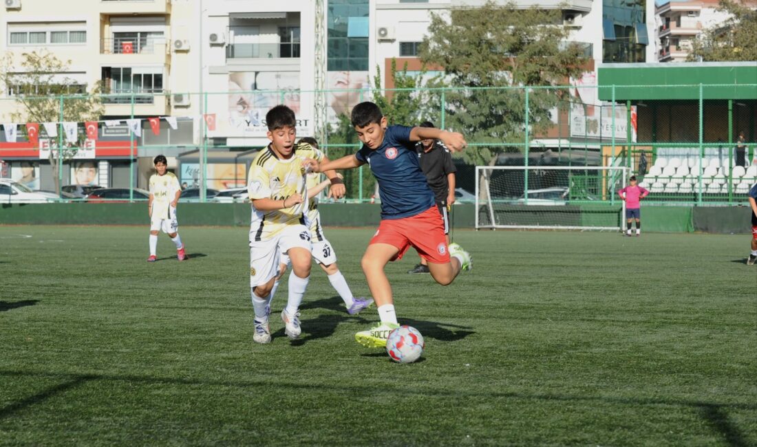 Karşıyaka’da 29 Ekim Cumhuriyet Kupası U-12 Futbol Turnuvası tamamlandı. 14